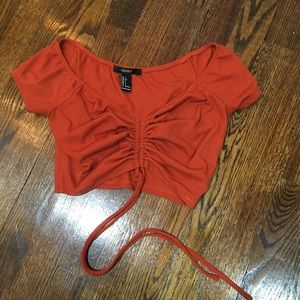 Rust ruched crop tee